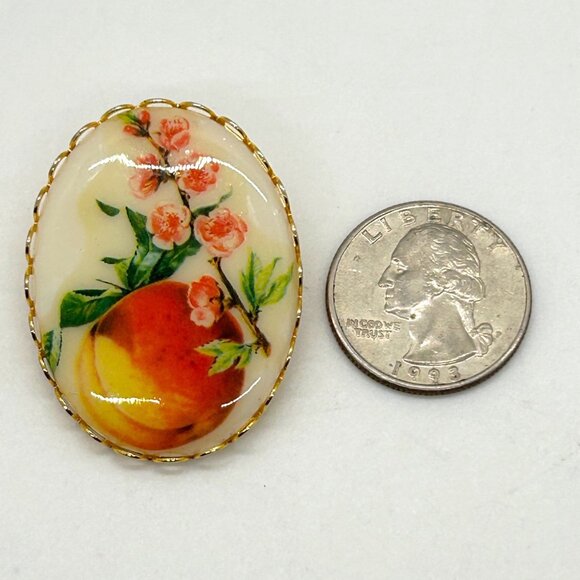 Vintage Peach & Blossom Brooch Porcelain Cameo Fruit Gold-tone Scalloped Edge - Picture 7 of 8